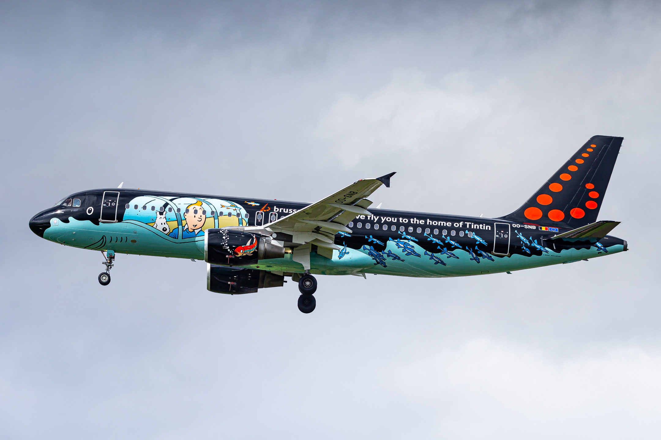 Brussels Airlines Airbus A320-200 "OO-SNB" with the Tintin livery on short final for runway 25 right at Brussels Airport on a cloudy spring afternoon, April 2023