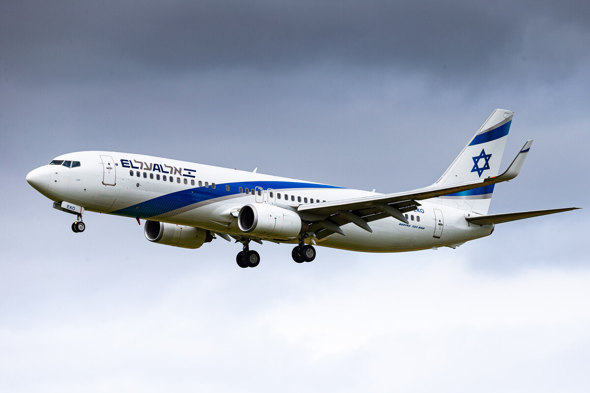 El Al Israel Airlines Boeing 737-800 "4X-EKO" right before touchdown at Zürich Kloten Airport, July 2023.