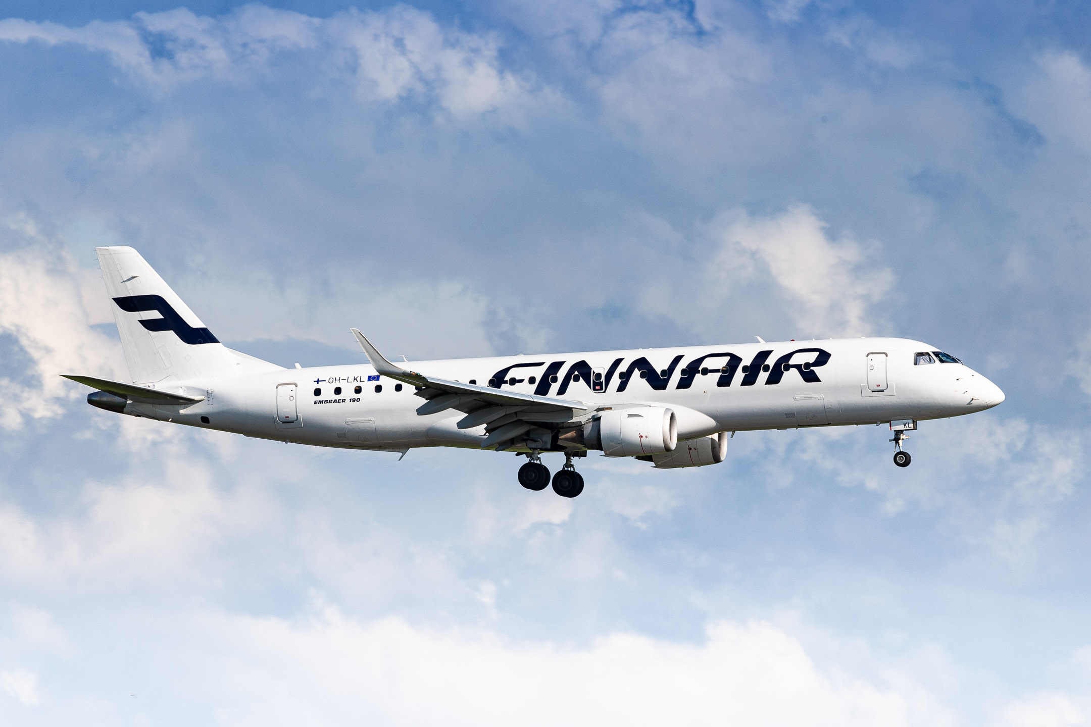 Finnair Embraer ERJ-190LR "OH-LKL" on short final for runway 23L at Düsseldorf Airport, August 2023