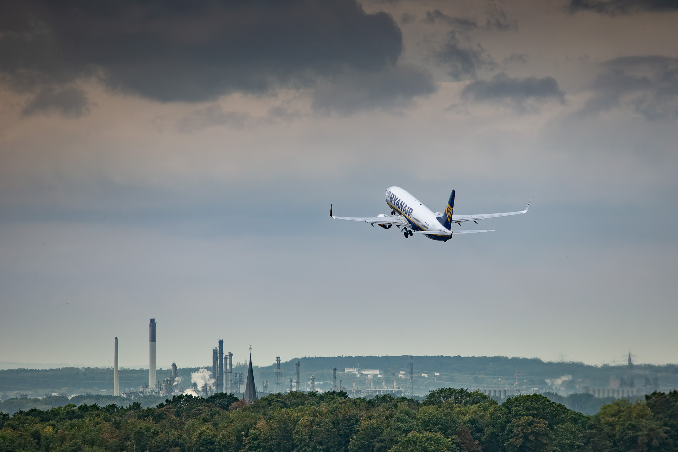 Ryanair Boeing 737-800 WL "9H-QBQ" departing from Köln Bonn Airport runway 26 on a cloudy autumn morning, heading to Palma de Mallorca, October 2023