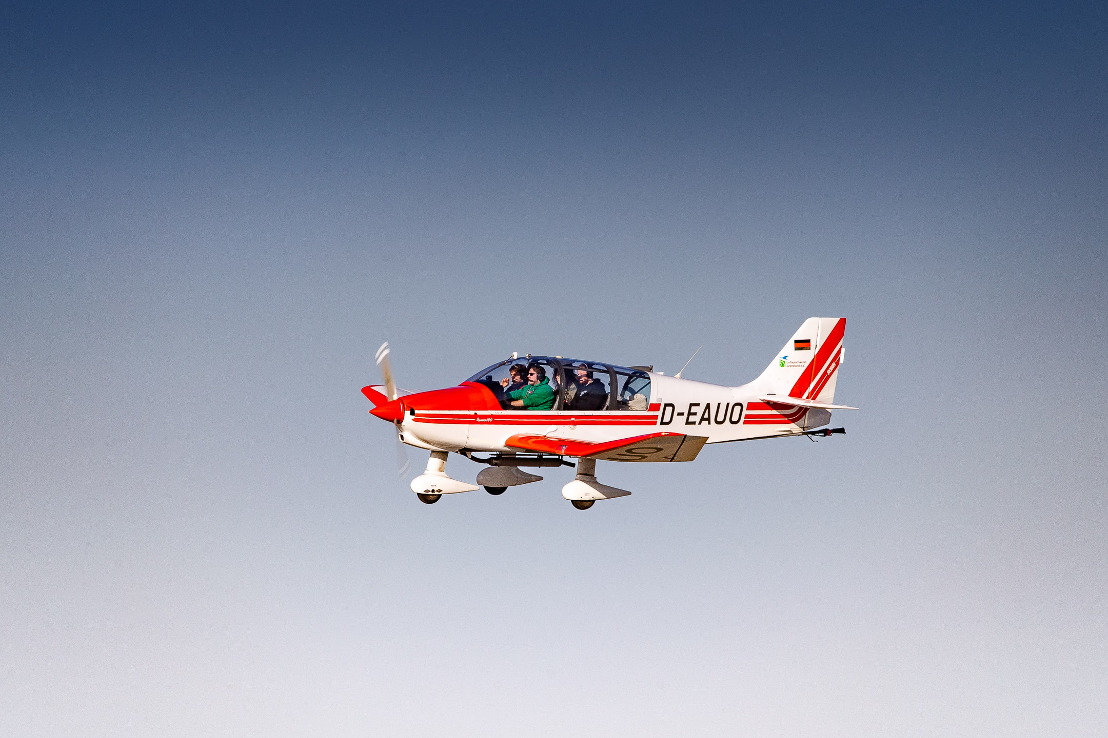 Robin DR400/180R Remorqueur "D-EAUO" owned by the private aerosport club "LSV Grenzland" coming in for a low approach on runway 23L at Düsseldorf Airport on a bright and sunny winter afternoon, January 2024.