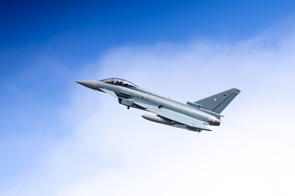 Luftwaffe Eurofighter Typhoon "31+52" heading to the west out of runway 25 at Nörvenich Air Base on a bright and sunny morning, May 2024