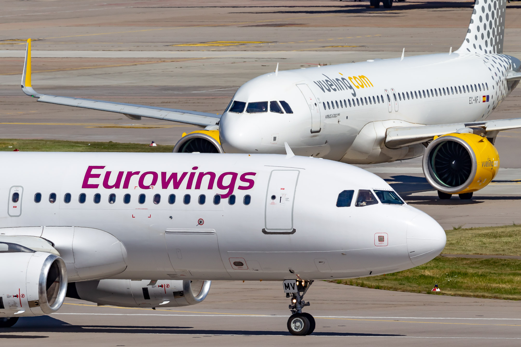 Vueling Airbus A319 (Registration "EC-NFJ") at Stuttgart Airport / STR