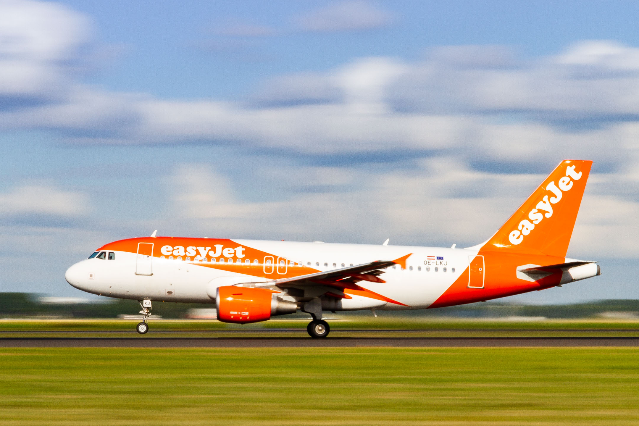 Easyjet Airbus A319 (Registration "OE-LKJ") at Amsterdam Schiphol Airport / AMS